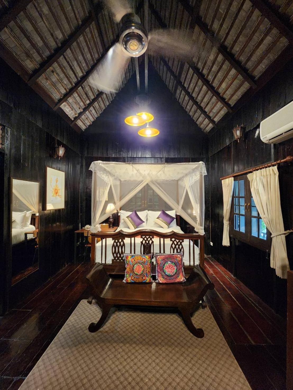 Club One Seven Gaymen Chiang Mai Otel Dış mekan fotoğraf