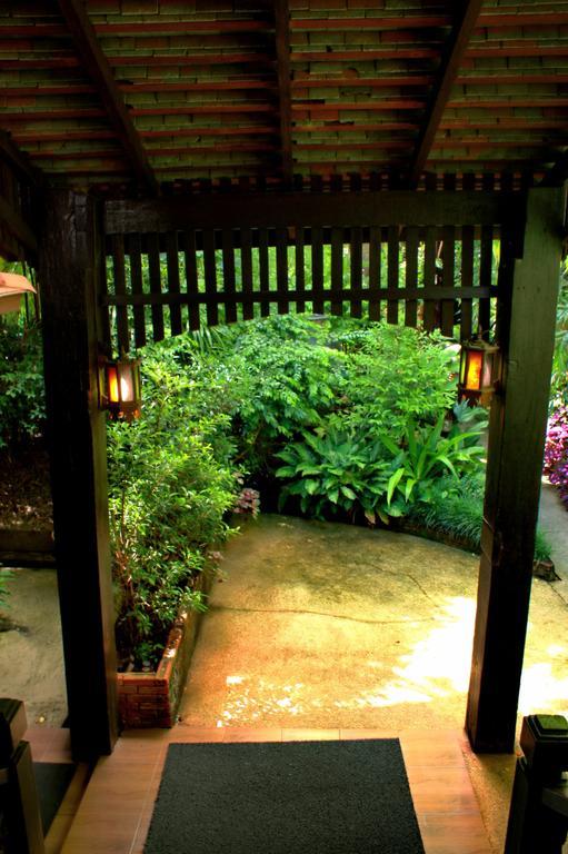 Club One Seven Gaymen Chiang Mai Otel Dış mekan fotoğraf