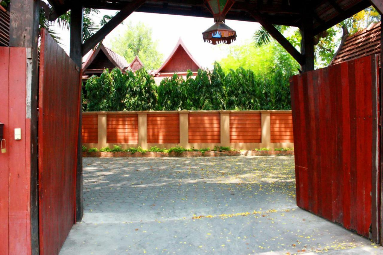 Club One Seven Gaymen Chiang Mai Otel Dış mekan fotoğraf